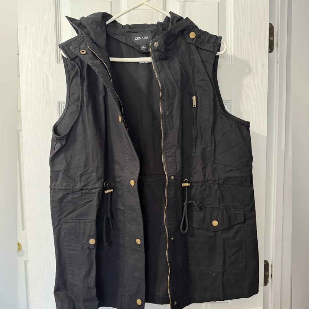 Zenana Outfitters Black Hooded Vest - READ FULL DESCRIPTION - Picture 1 of 9